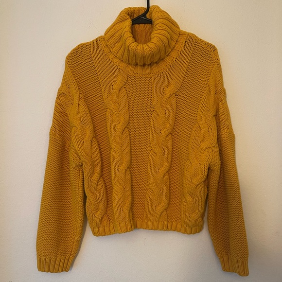Chunky Knit Golden Yellow Turtleneck - Picture 4 of 5